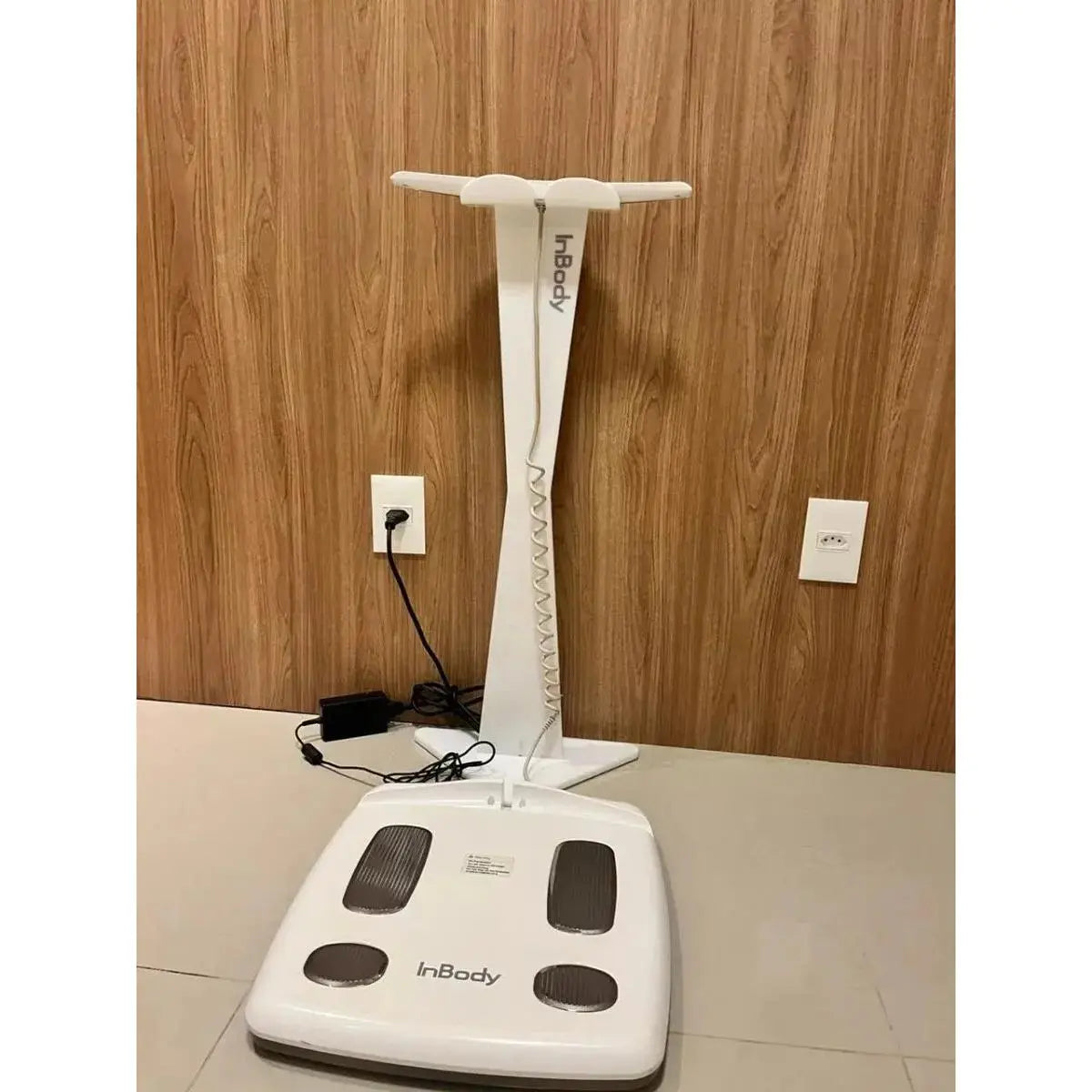 Suporte Em Acrílico Leitoso Para Balança Inbody 120*