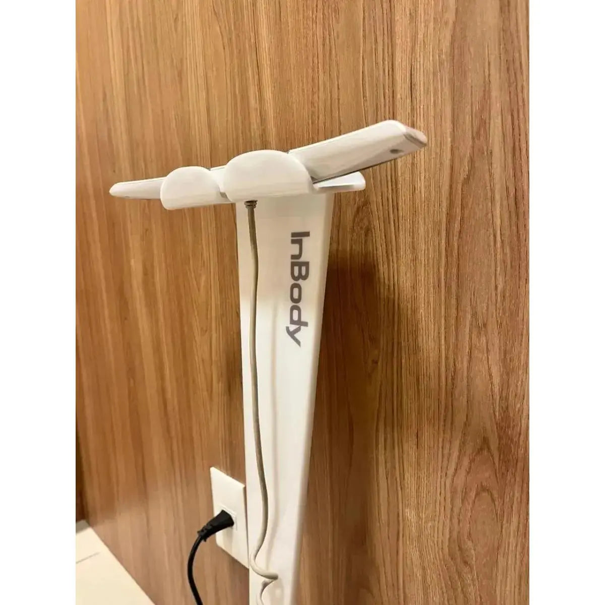 Suporte Em Acrílico Leitoso Para Balança Inbody 120*